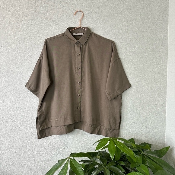 Everlane | The Drapey Square Shirt - Picture 6 of 9